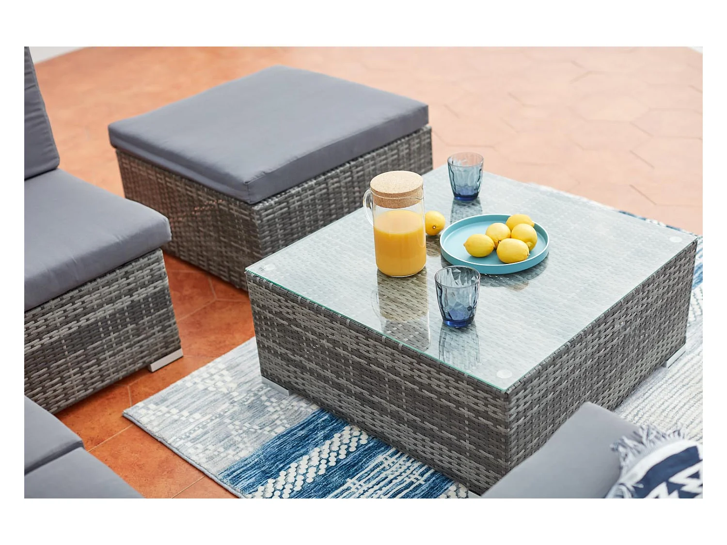 Conjunto de jardim baixo de 8 lugares em resina e aço cinza GUADALO - Moderno, confortável e resistente às intempéries