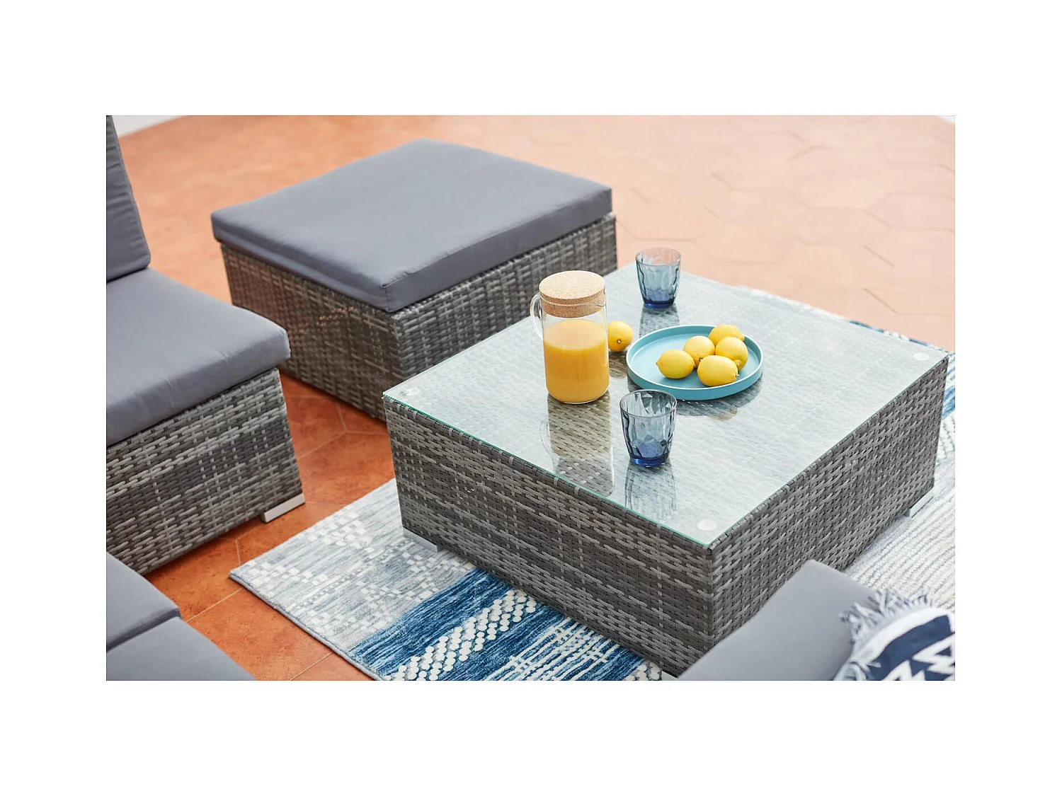 Conjunto de jardim baixo de 8 lugares em resina e aço cinza GUADALO - Moderno, confortável e resistente às intempéries