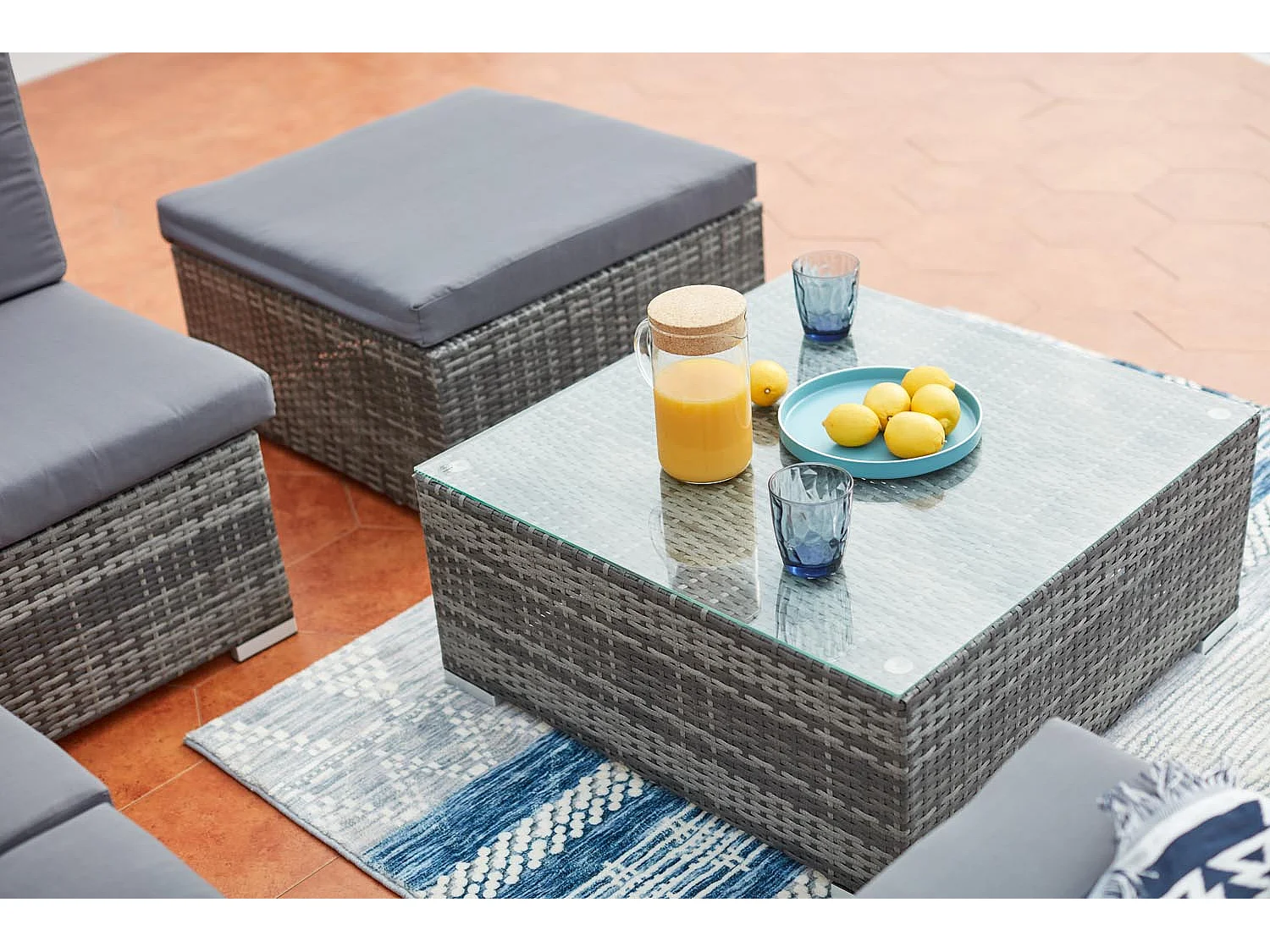 Niedriges 8-Sitzer Gartenmöbel-Set aus Harz und Stahl in Grau GUADALO - Modern, komfortabel und wetterbeständig