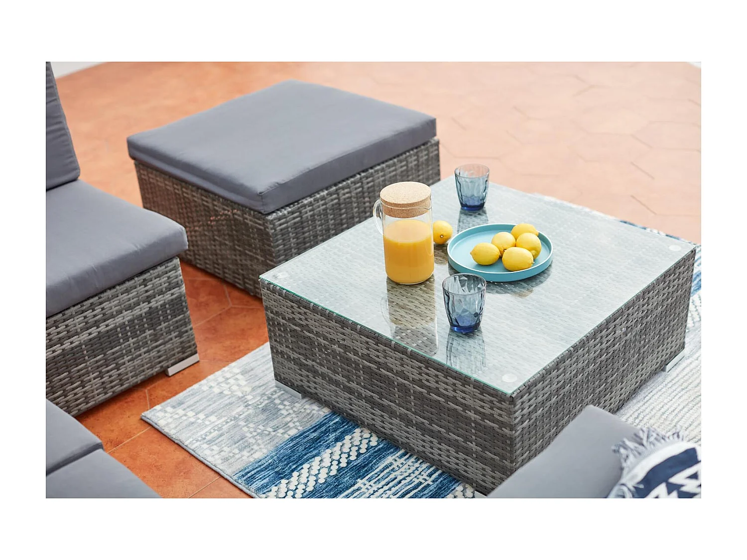 Niedriges 8-Sitzer Gartenmöbel-Set aus Harz und Stahl in Grau GUADALO - Modern, komfortabel und wetterbeständig