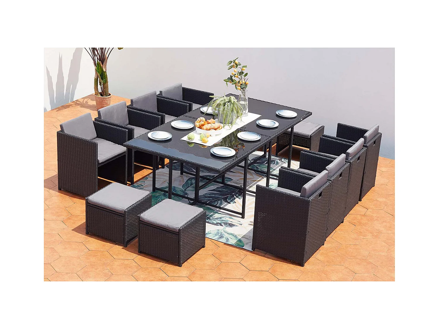 Table et chaises 12 places encastrables en résine noir-gris MIAMI