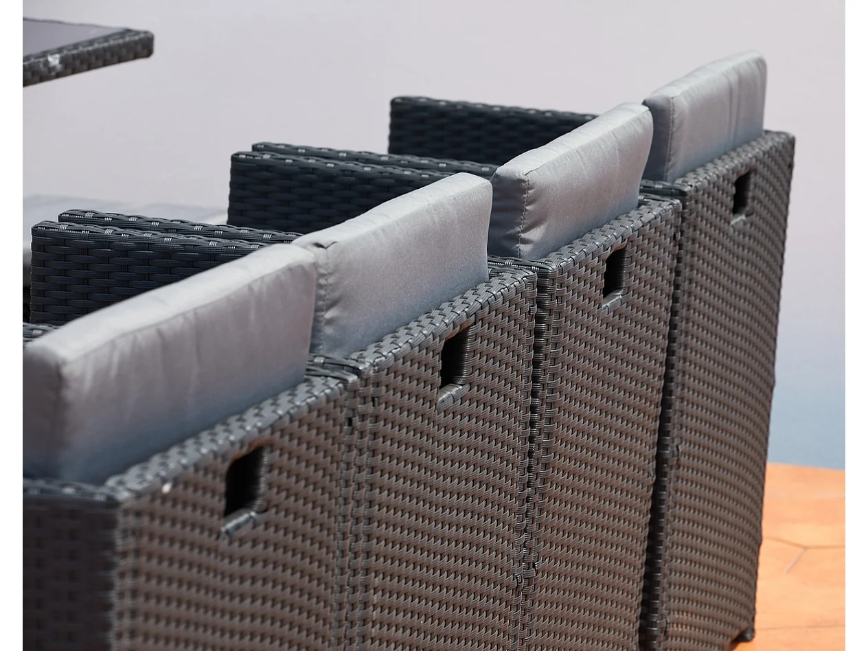 Table et chaises 12 places encastrables en résine noir-gris MIAMI