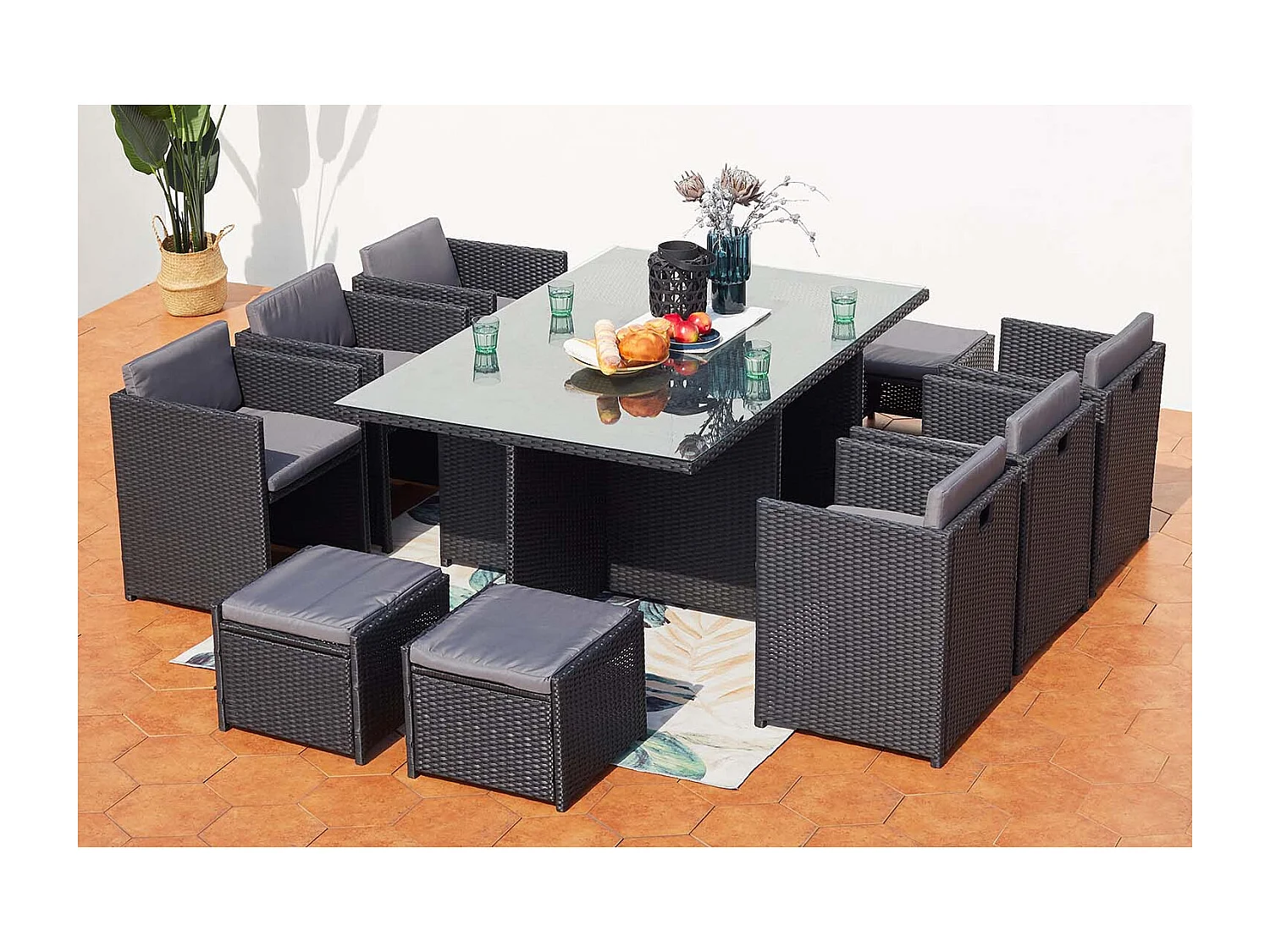 Table et chaises 10 places encastrables en résine noir-gris MIAMI