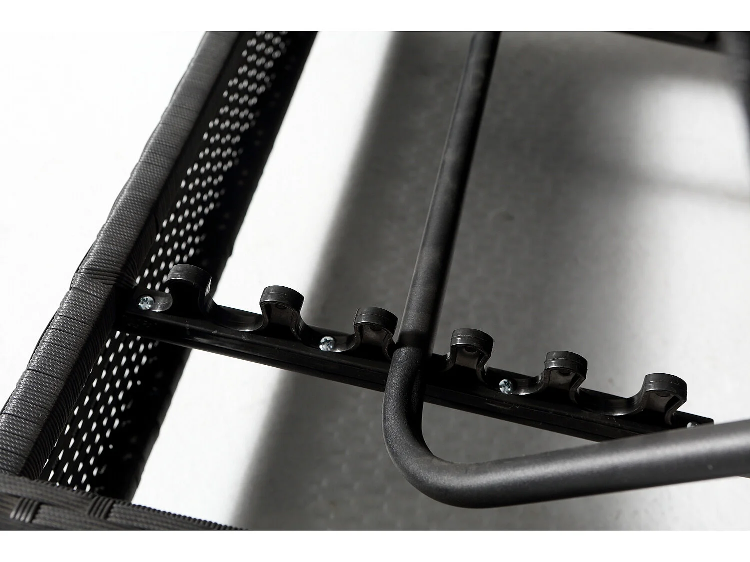 Salon de jardin en résine tressée noir CORFOU