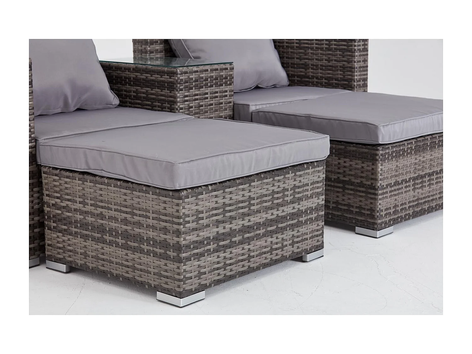 Salon de jardin 4 places en résine tressée gris MOANA