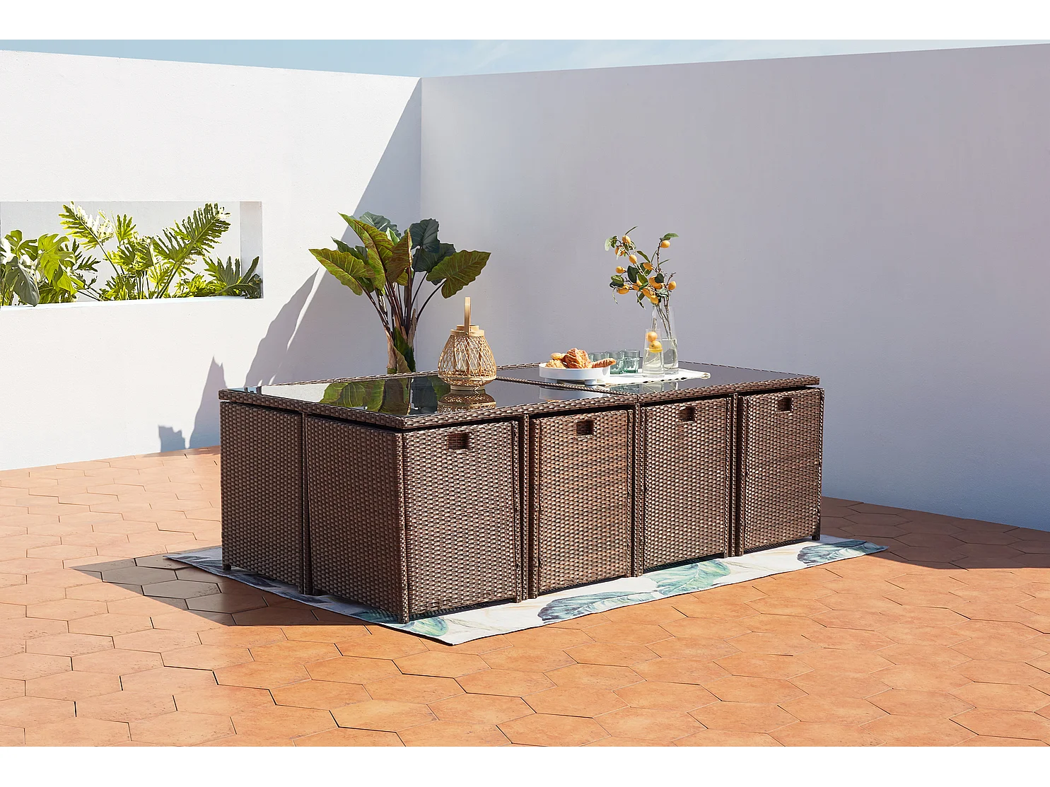 Table et chaises 12 places encastrables résine marron-blanc MIAMI