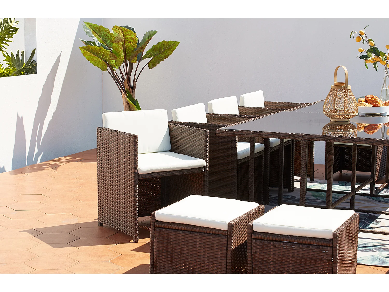 Table et chaises 12 places encastrables résine marron-blanc MIAMI