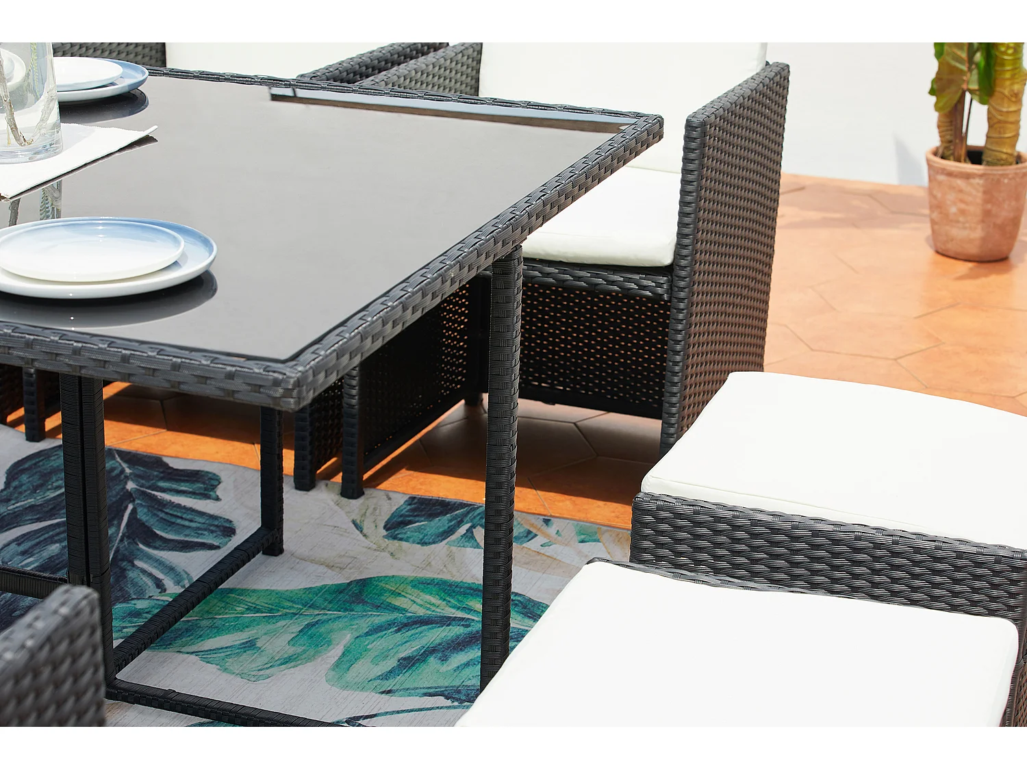 Conjunto de Jardim 8 Lugares em Rattan Sintético Preto/Branco - Mesa Retangular em Vidro - Cadeiras com Almofadas Impermeáveis