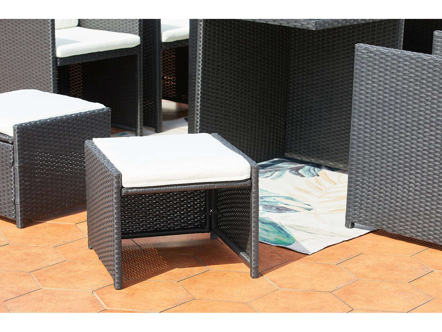 Conjunto de Jardim 8 Lugares em Rattan Sintético Preto/Branco - Mesa Retangular em Vidro - Cadeiras com Almofadas Impermeáveis