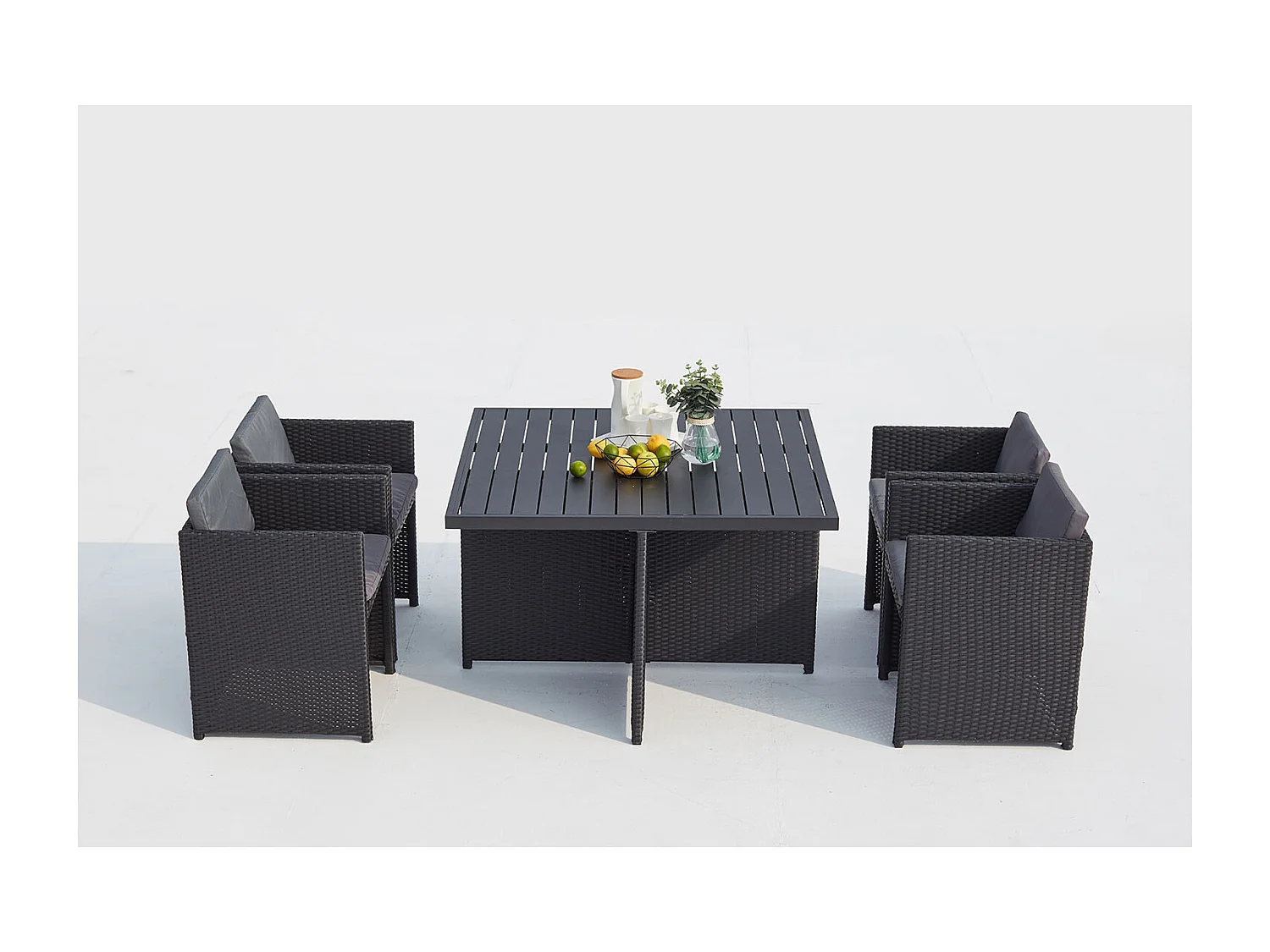 Table et chaises 4 places encastrables alu et résin noir-gris SUNSET