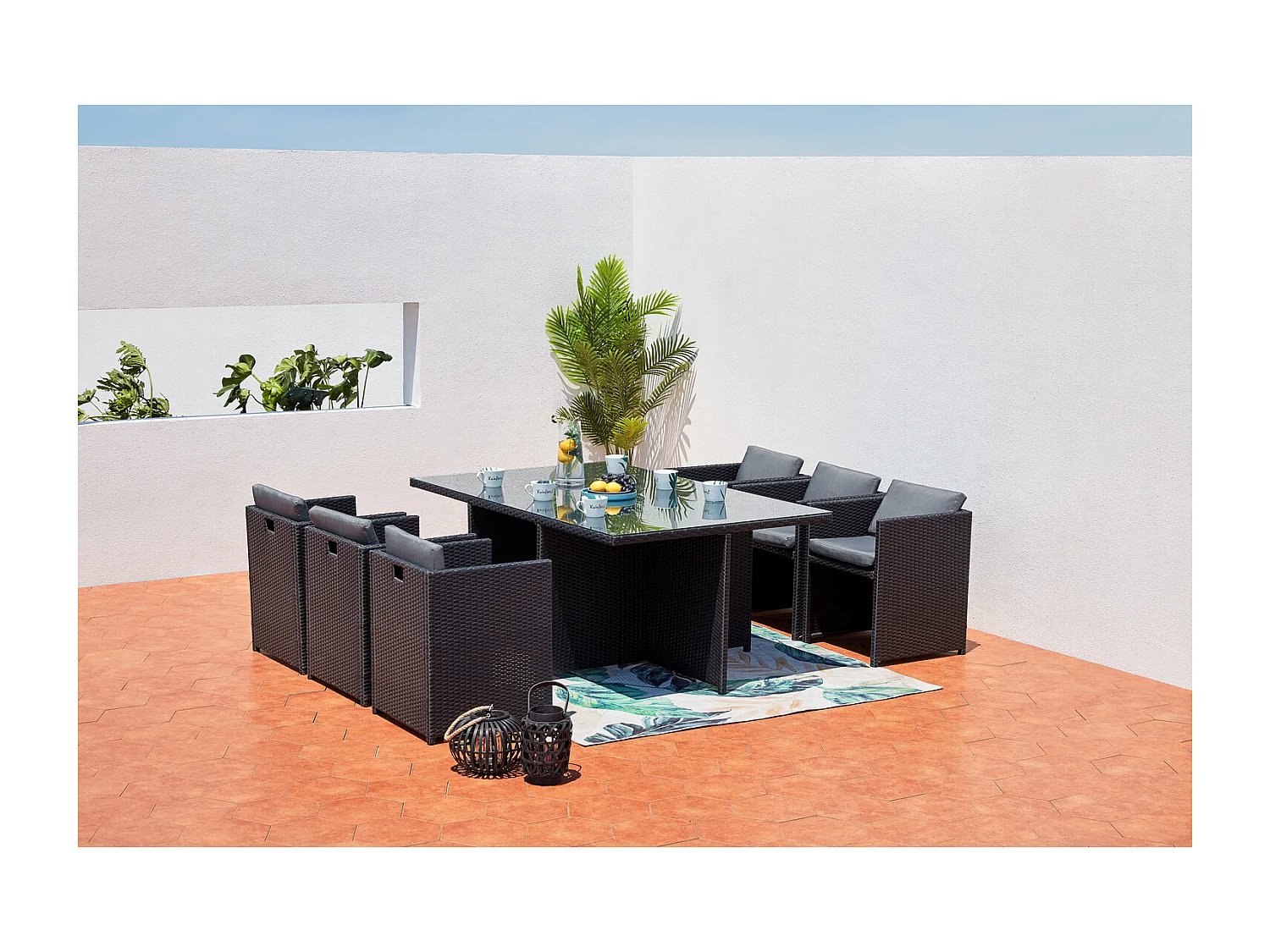 Conjunto de Jardim 6 Lugares em Vime Sintético Preto/Cinza MIAMI - Mesa de Vidro Removível, Cadeiras Confortáveis com Almofadas Resistentes à Água