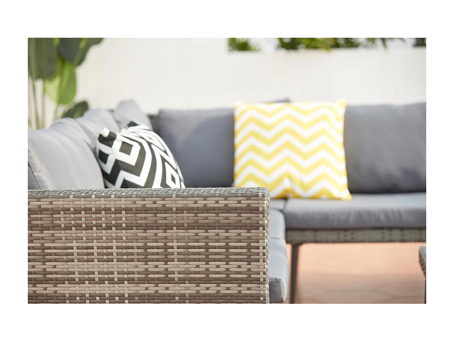 Gartenmöbel-Set mit 5 Sitzplätzen aus Kunstharz und Stahl TEFARI - Skandinavischer Stil, wetterbeständig