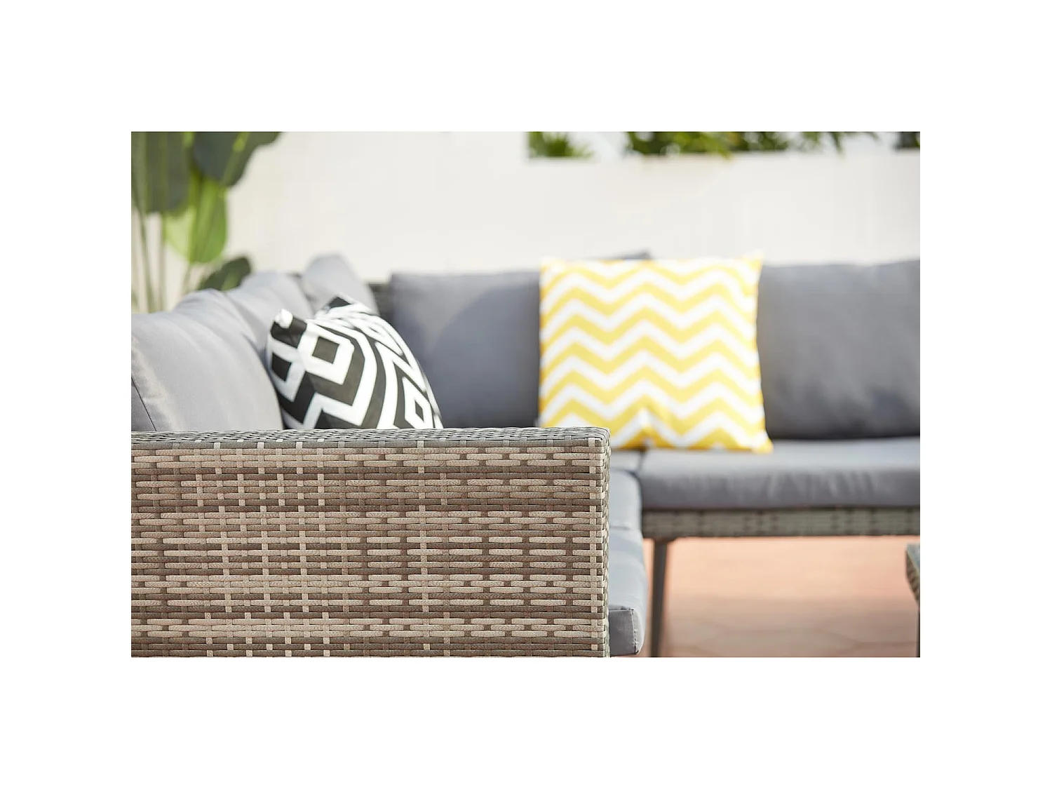 Gartenmöbel-Set mit 5 Sitzplätzen aus Kunstharz und Stahl TEFARI - Skandinavischer Stil, wetterbeständig