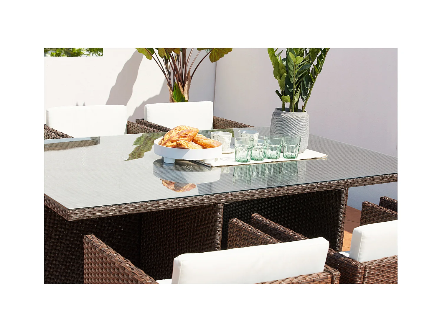 Table et chaises 10 places encastrables résine marron-blanc MIAMI