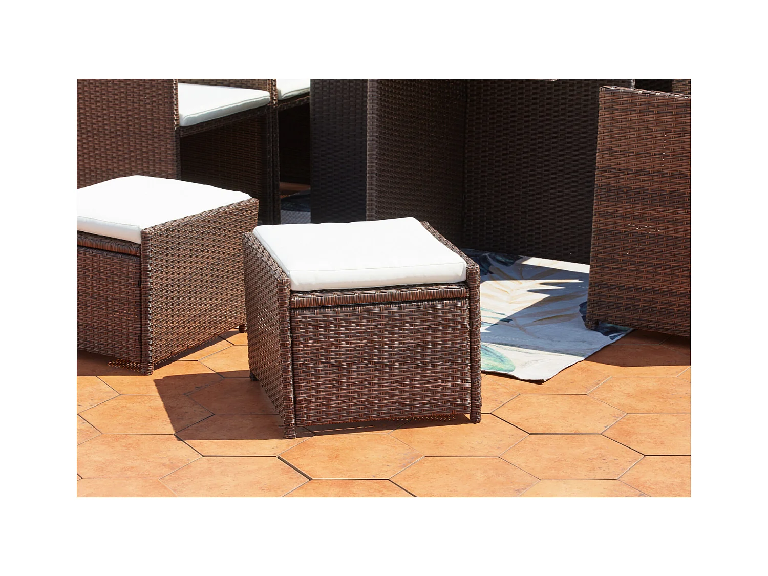 Table et chaises 10 places encastrables résine marron-blanc MIAMI