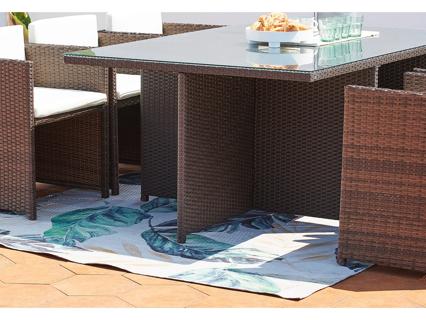 Table et chaises 10 places encastrables résine marron-blanc MIAMI