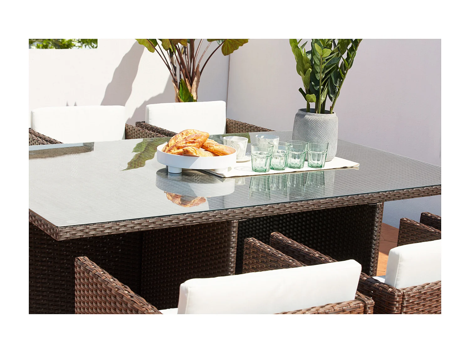 Table et chaises 6 places encastrables résine marron-blanc MIAMI