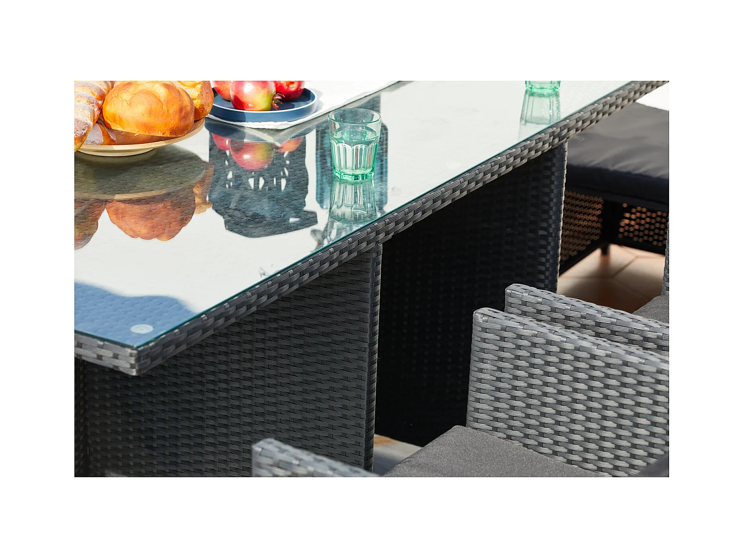 Table et chaises 6 places encastrables en résine noir-noir MIAMI