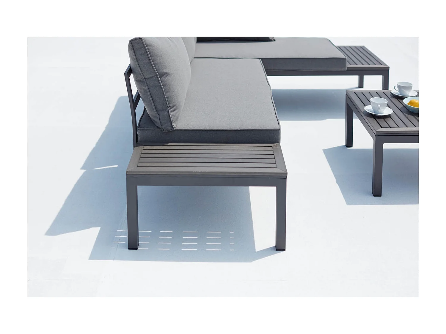 Salon de jardin 4 places en aluminium et acier gris foncé LOLEA