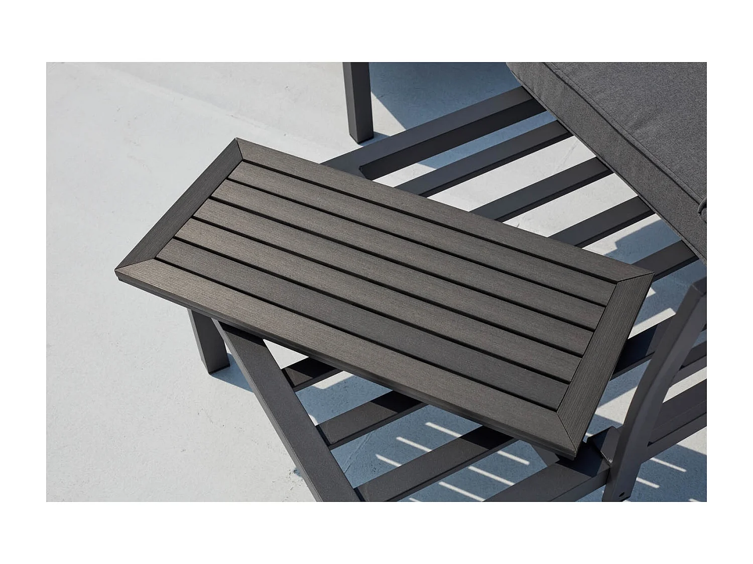 Salon de jardin 4 places en aluminium et acier gris foncé LOLEA