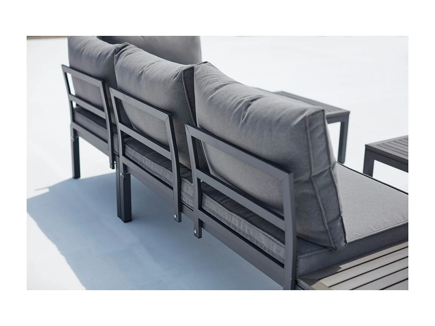 Gartenmöbel-Set Lolea in Dunkelgrau aus Aluminium und Stahl - 4 Plätze, 2 Sofas, dunkelgraue Kissen