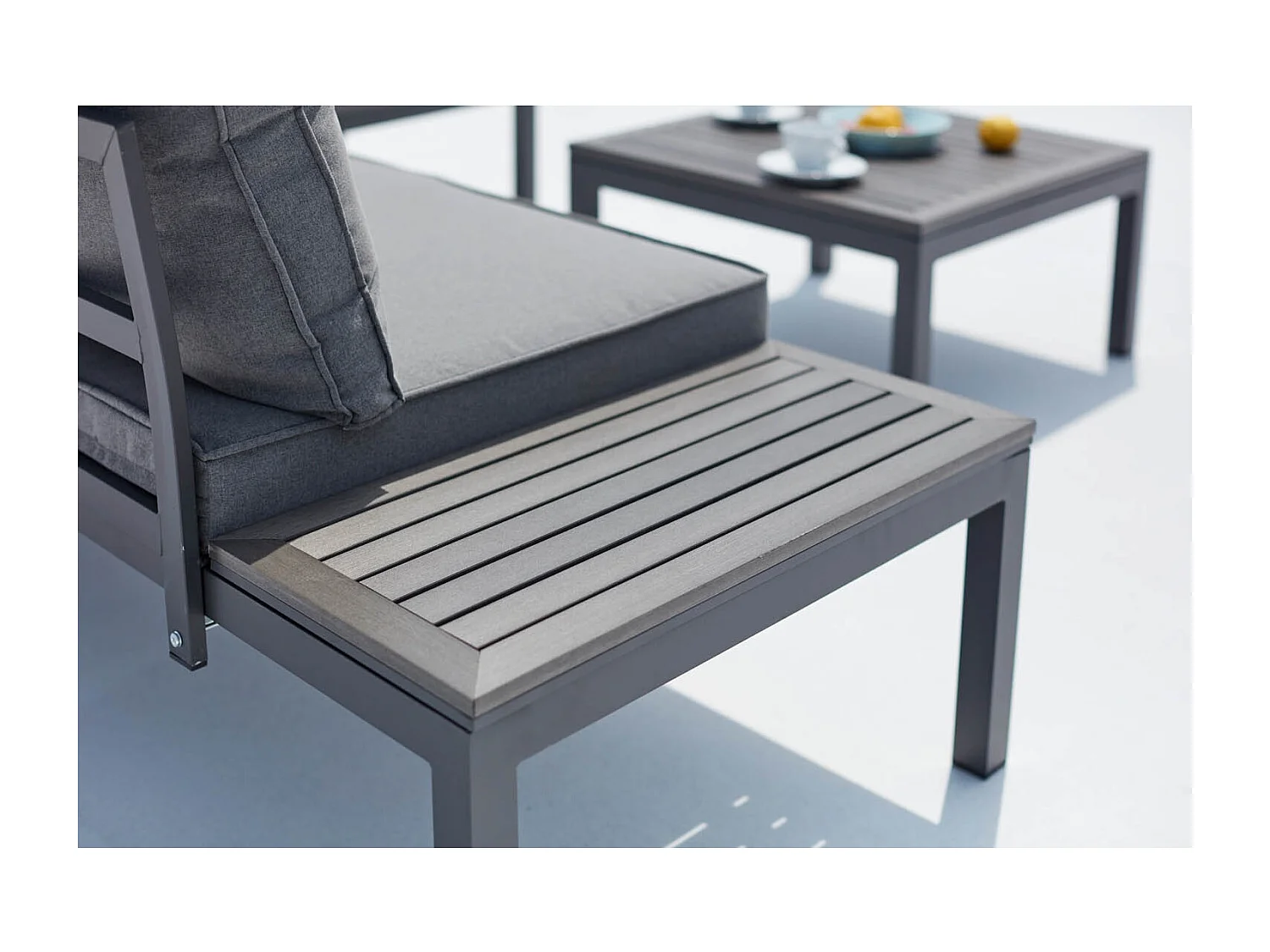 Salon de jardin 4 places en aluminium et acier gris foncé LOLEA