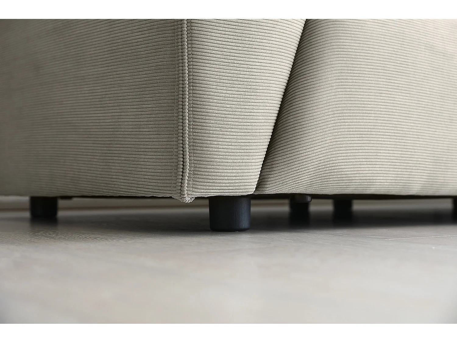 Modulaire 3-zitsbank + 1 poef van lichtgrijze ribfluweel MONROE - Scandinavisch design