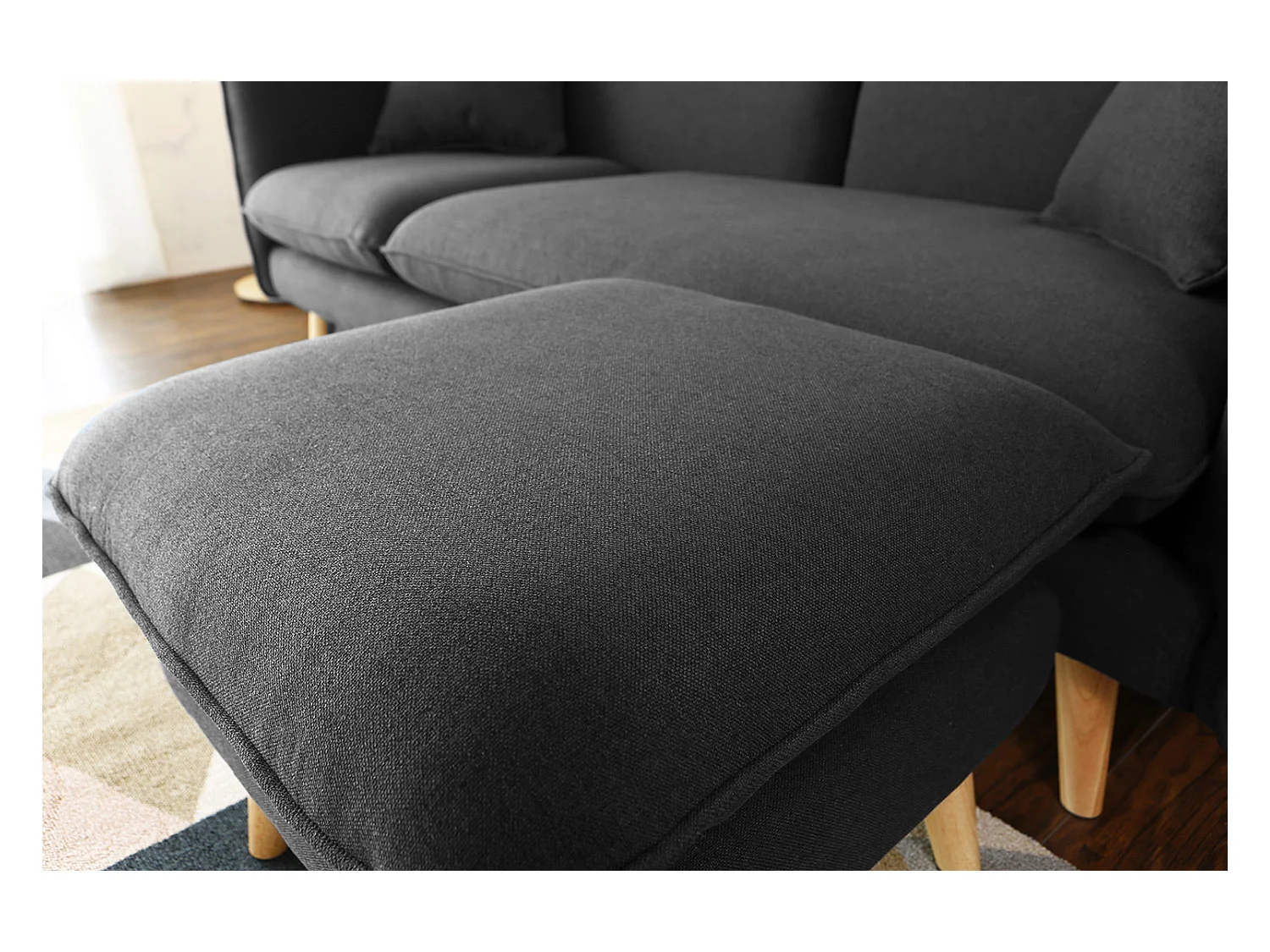 Canapé 3 places et 1 pouf en tissu gris anthracite ISKO
