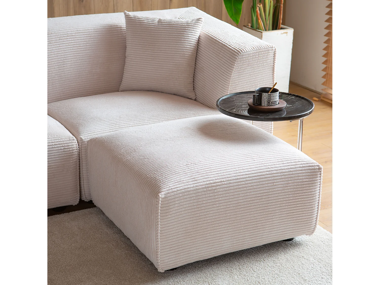 Sofá Modular de 3 Lugares + 1 Pufe de Veludo Cotelê Bege MONROE - Estilo Moderno e Confortável