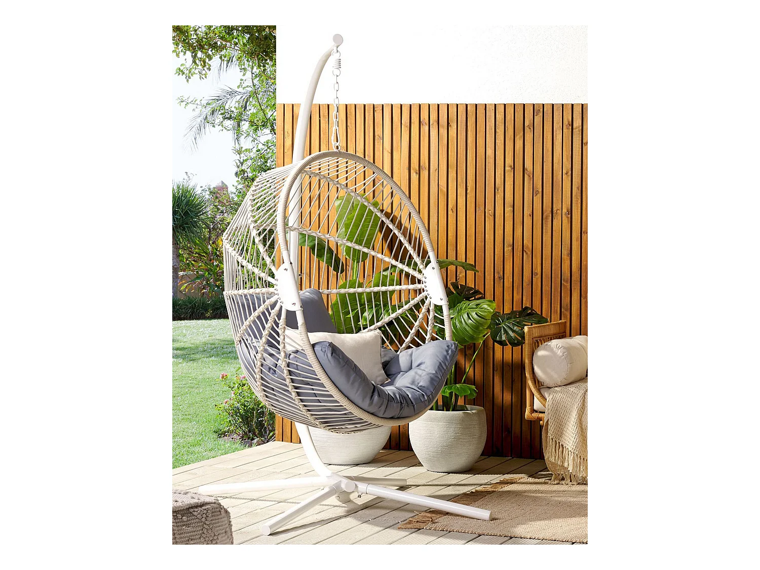 Poltrona sospesa con supporto da pavimento ACRI Bianco