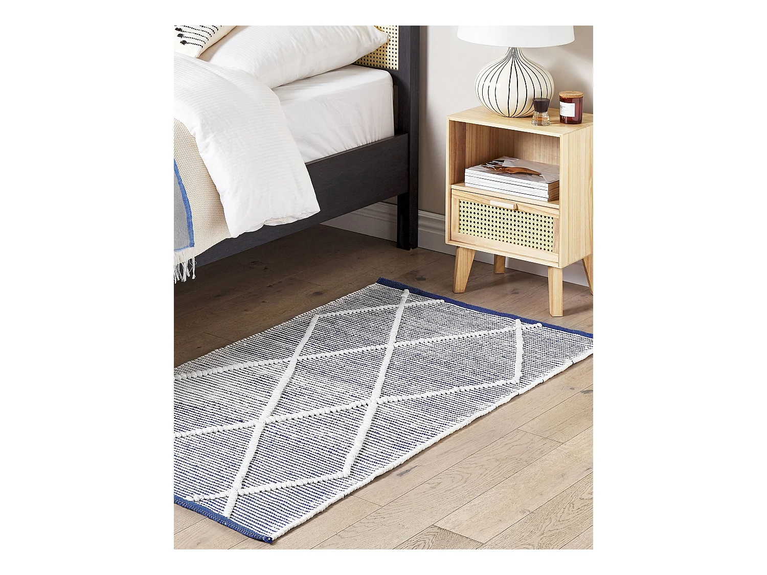 Dywan bawełniany 80 x 150 cm biały z niebieskim SYNOPA