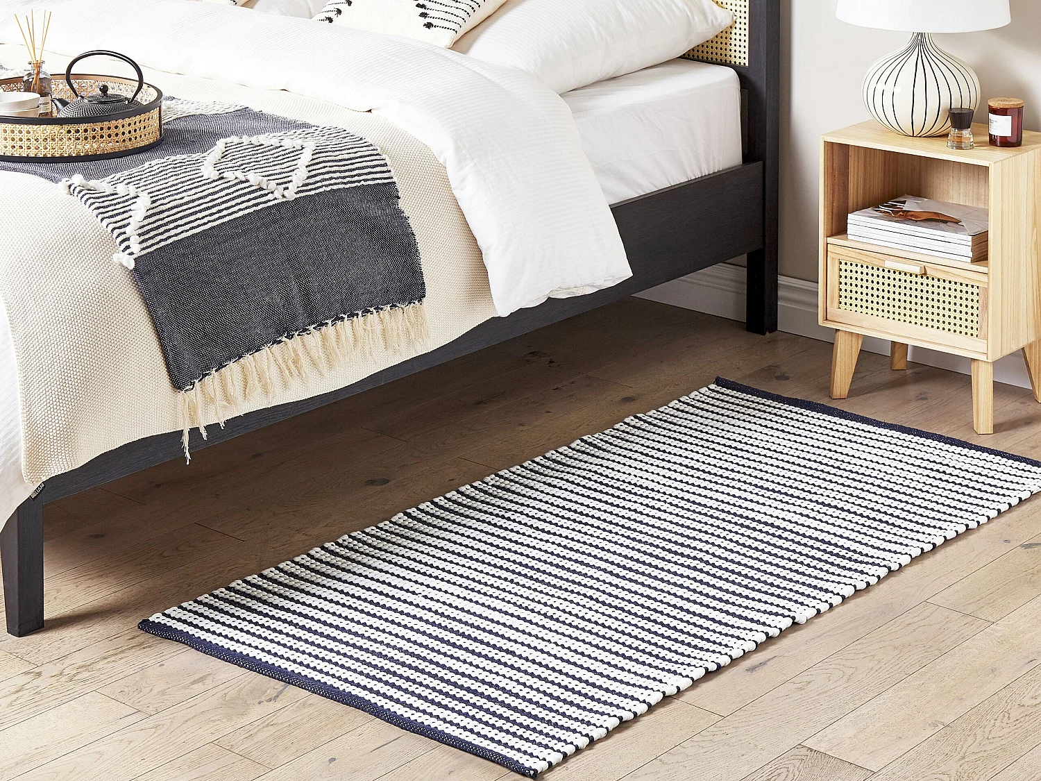 Teppich Baumwolle marineblau / weiss 80 x 150 cm Streifenmuster Kurzflor SOFULU