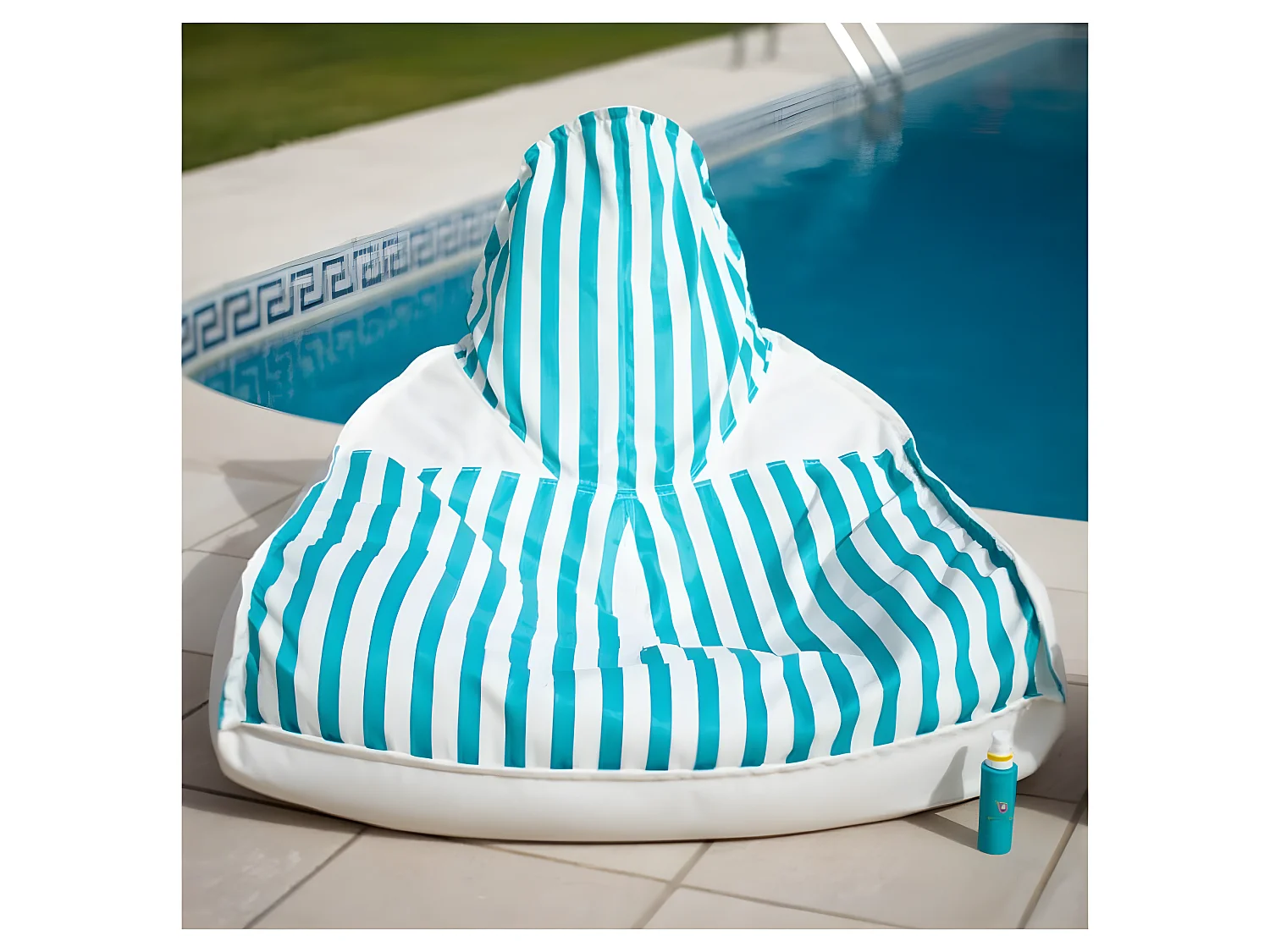 Puff Pera Exterior - Azul cielo y blanco