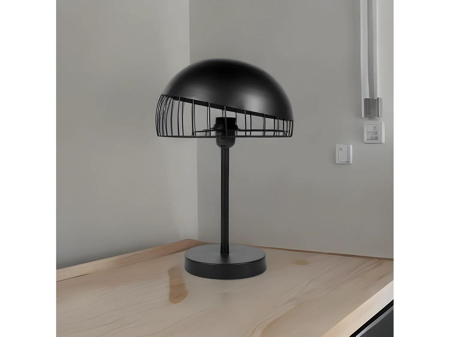 Lampe à poser en métal noir Colisée Ostaria