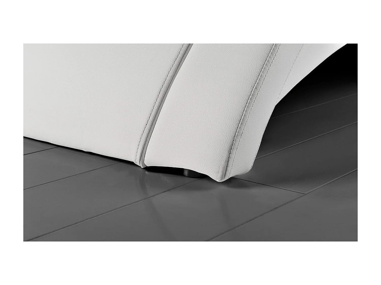 Bettgestell mit LED 160 x 200 cm in weißem PU PADDINGTON