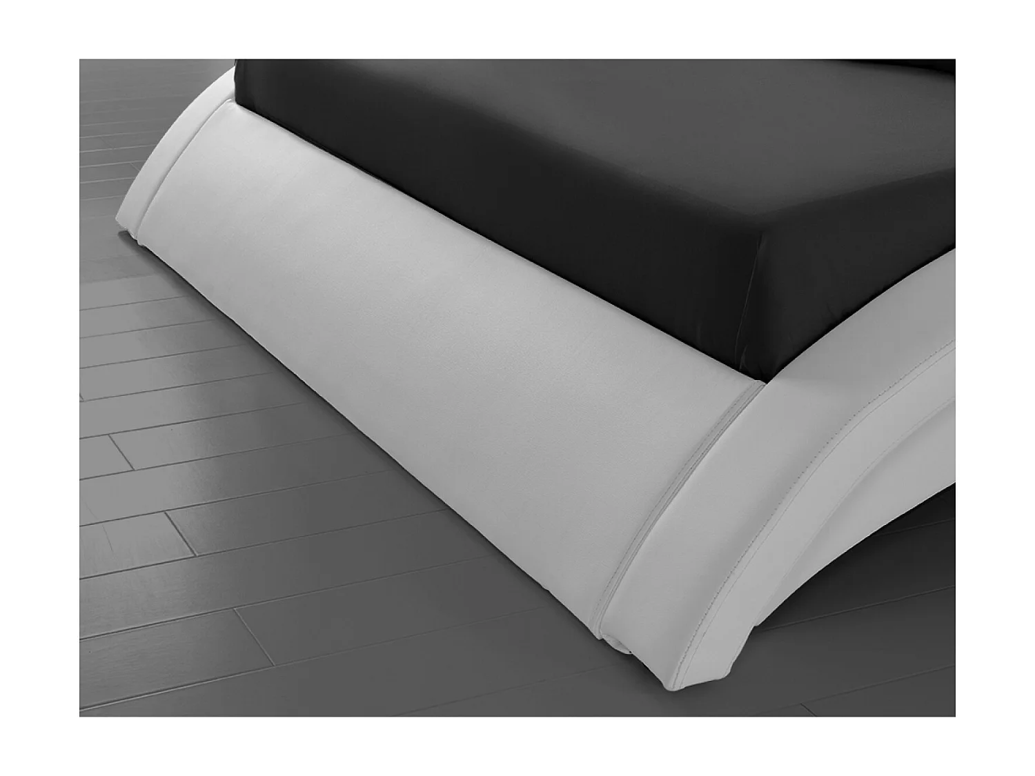 Bettgestell mit LED 160 x 200 cm in weißem PU PADDINGTON