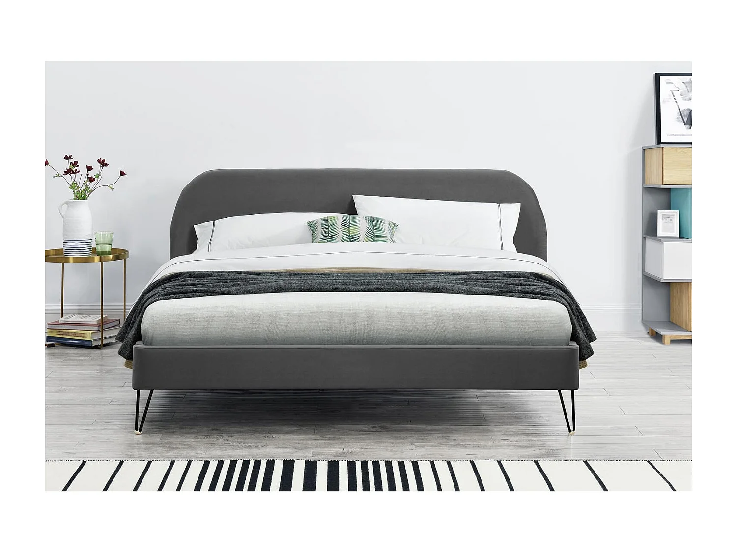 Structure de lit 160 x 200 cm en velours gris et pieds noirs PHOENIX