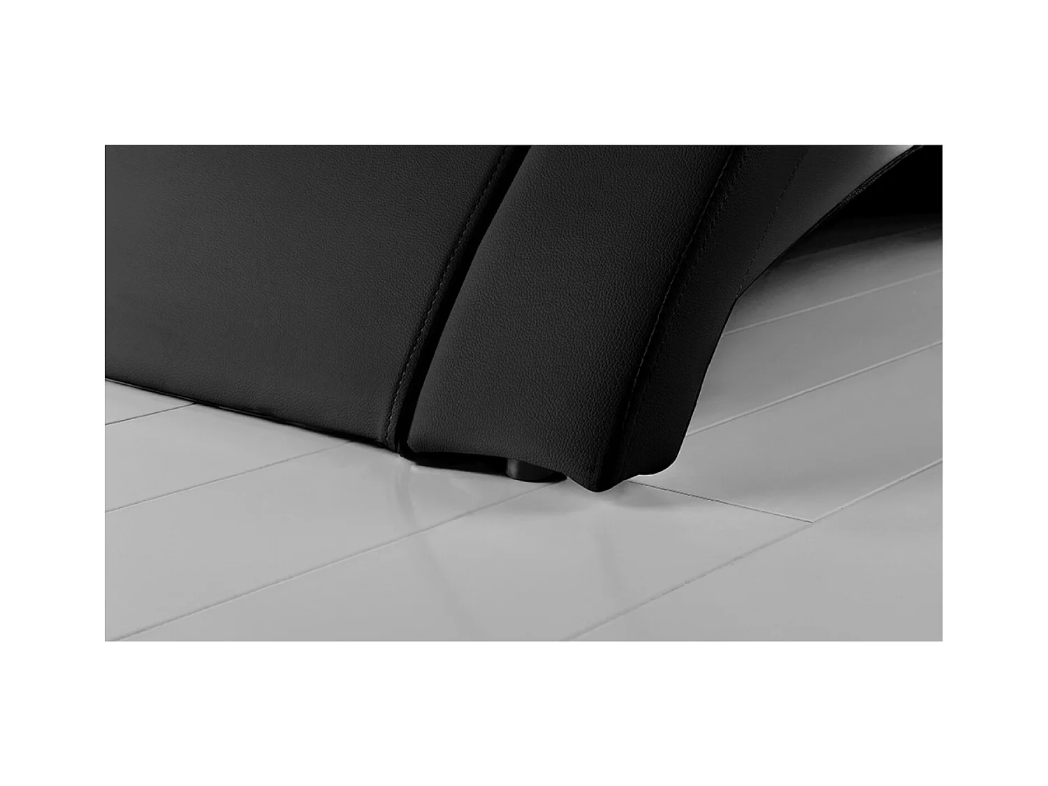 Cadre de lit avec LED 140 x 190 cm en PU noir PADDINGTON