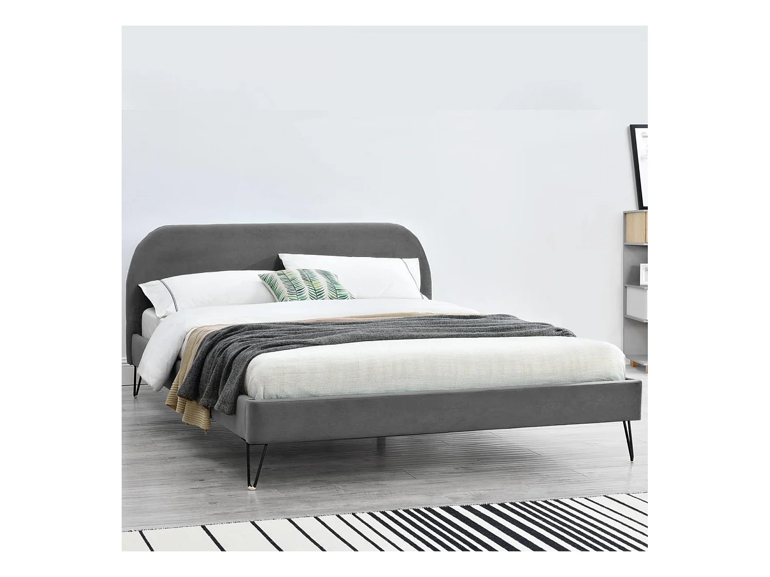 Structure de lit 140 x 190 cm en velours gris et pieds noirs PHOENIX