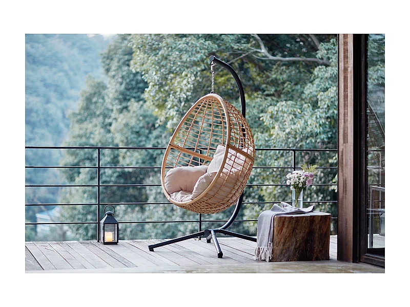 Fauteuil suspendu en résine tressée beige et noir AUROA