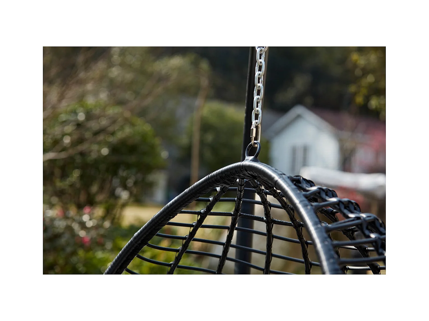 Sillón colgante negra de resina trenzada AUROA