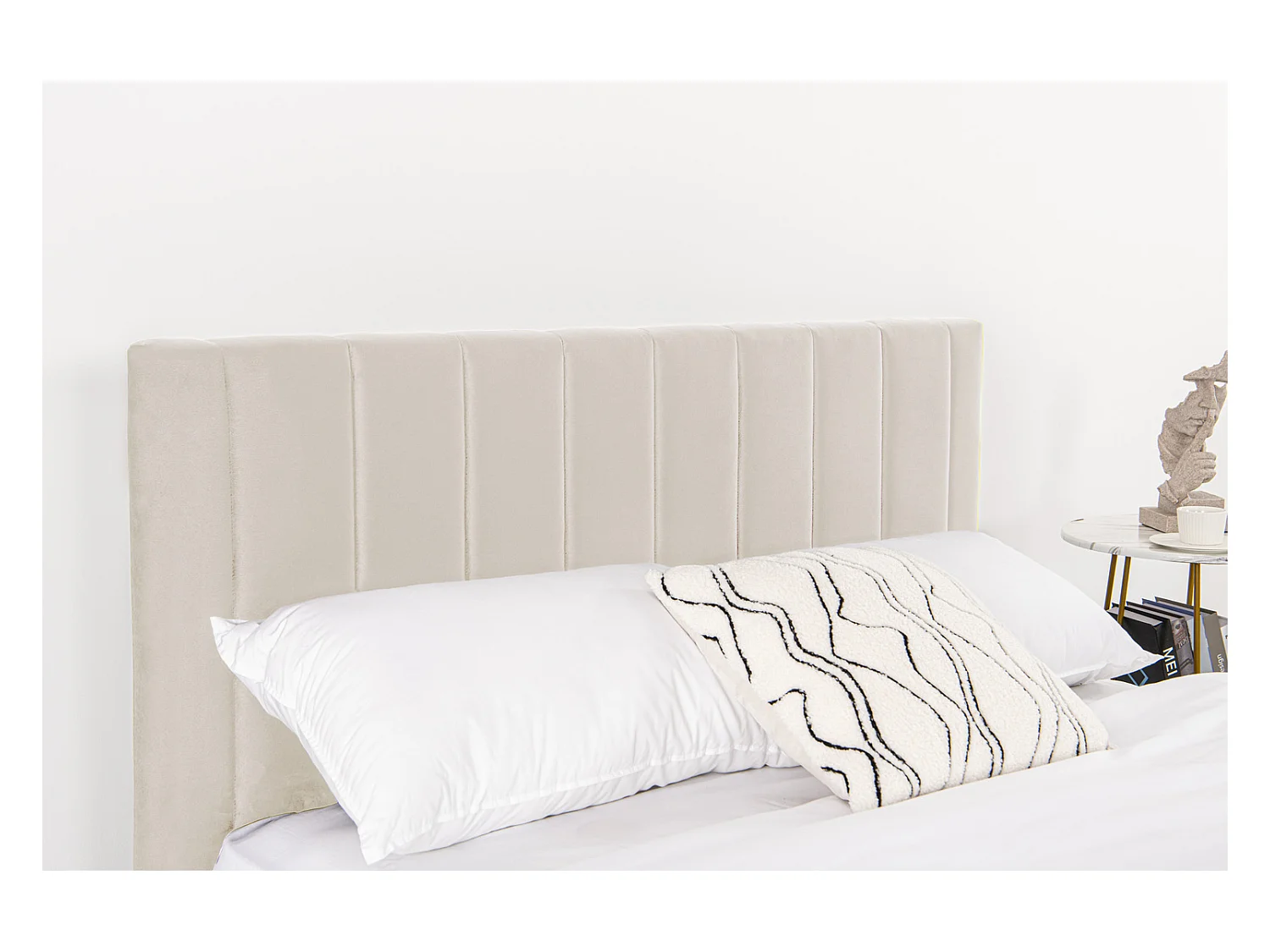 Fluweel Bed Beige 140x190 Cambridge Modern met Gestoffeerd Hoofdbord in Fluweel