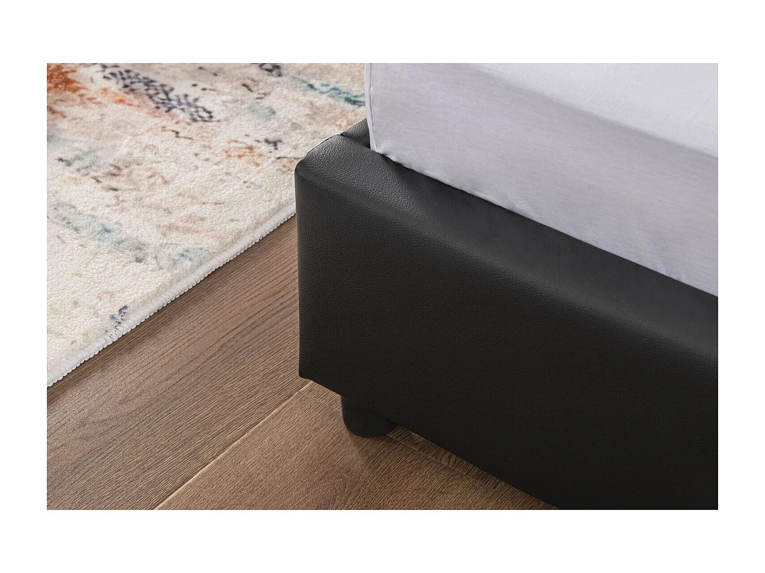 Lit design 160x200 cm en similicuir noir CHESTER