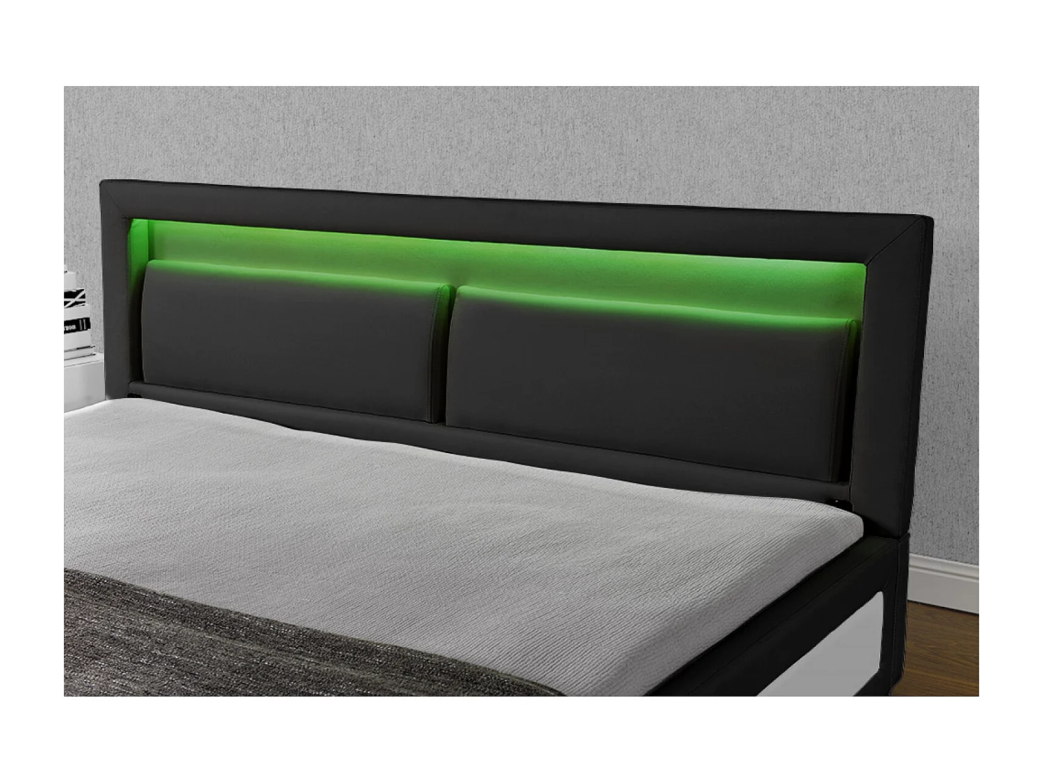 Cadre de lit avec LED 140 x 190 cm en PU noir BRIXTON