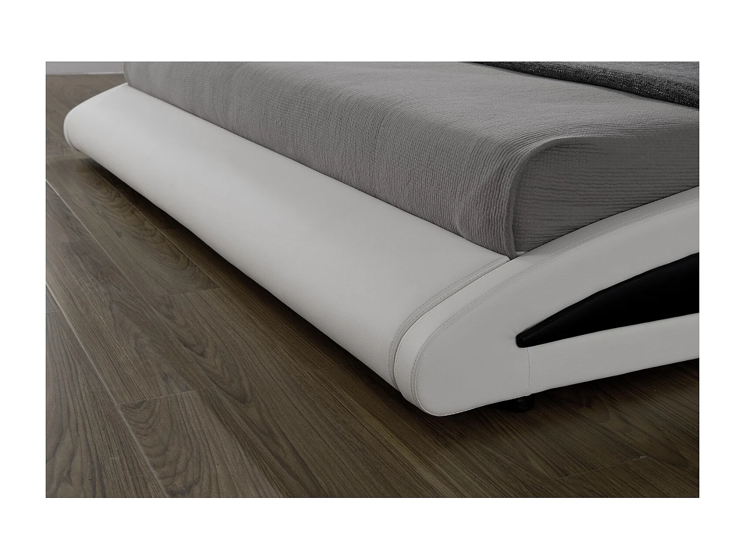 Cadre de lit avec LED 140 x 190 cm en PU blanc BRIXTON