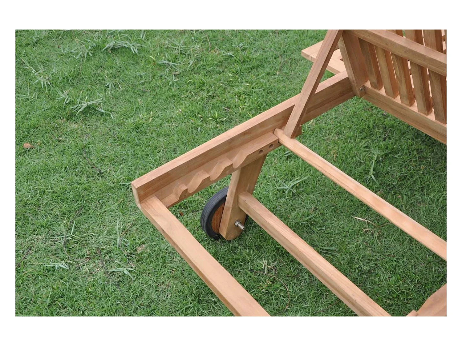 Transat en Teck avec Roues et Plateau TAMANA - Bain de Soleil Réglable pour Extérieur