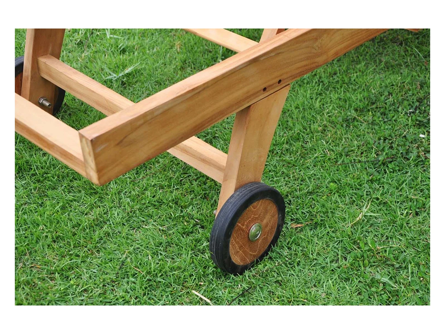 Transat en Teck avec Roues et Plateau TAMANA - Bain de Soleil Réglable pour Extérieur