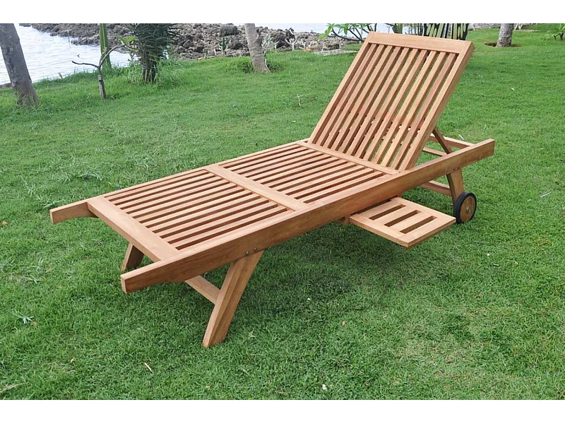 Teak Ligbed met Wielen en Dienblad TAMANA - Verstelbare Zonnebed voor Buiten
