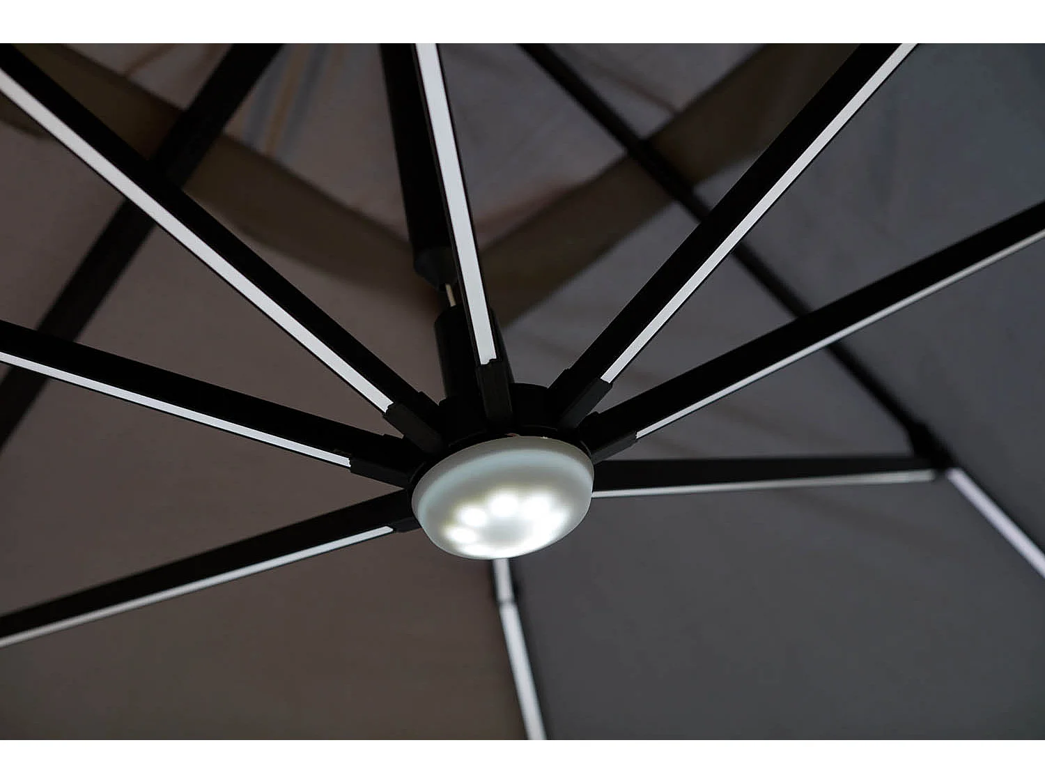 Parasol LED 3 x 4 m gris CALVIA