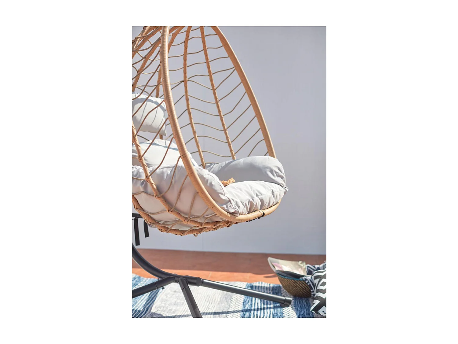 Fauteuil suspendu en résine effet rotin naturel LIMA